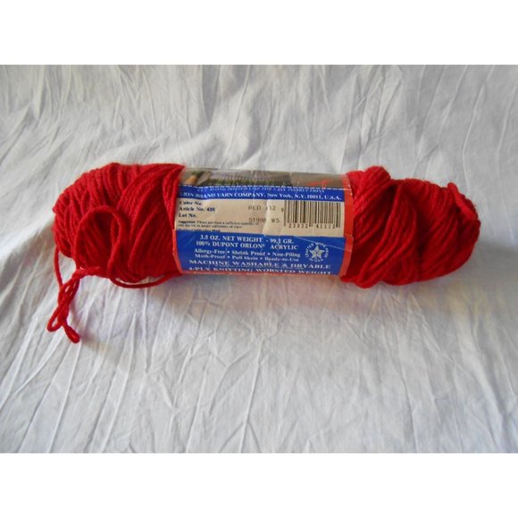 NEW Lion Brand Sayelle Knit Yarn Red 112 Acrylic 3.5 OZ 4 PLY worsted 1 Skein - Picture 2 of 3